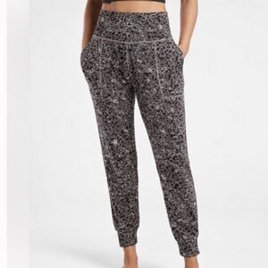 Athleta Salutation Joggers Full Length High Waist Athleisure Activewear Sz M